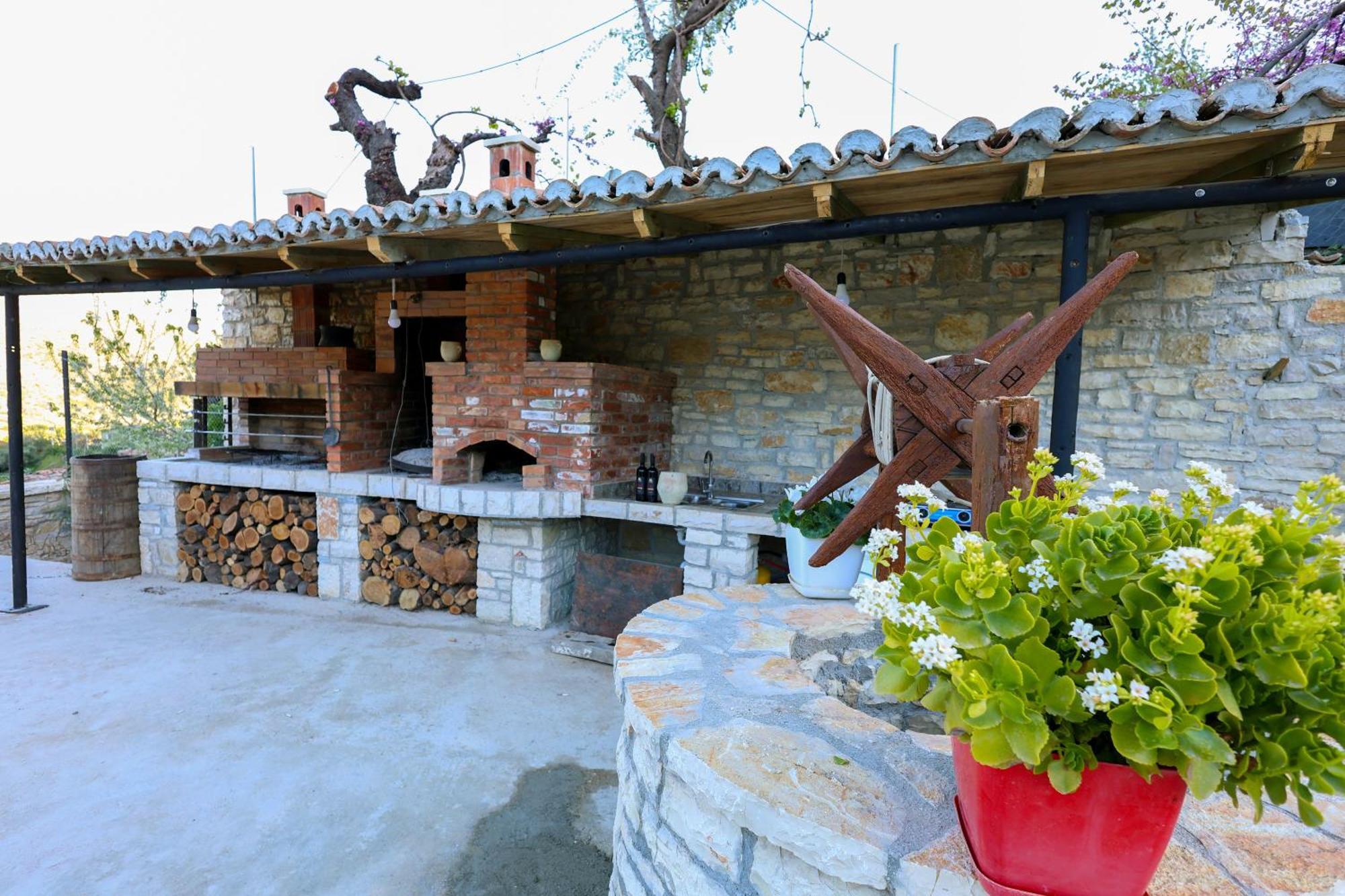 Villa Shpiragu Village Experience Берат Екстериор снимка
