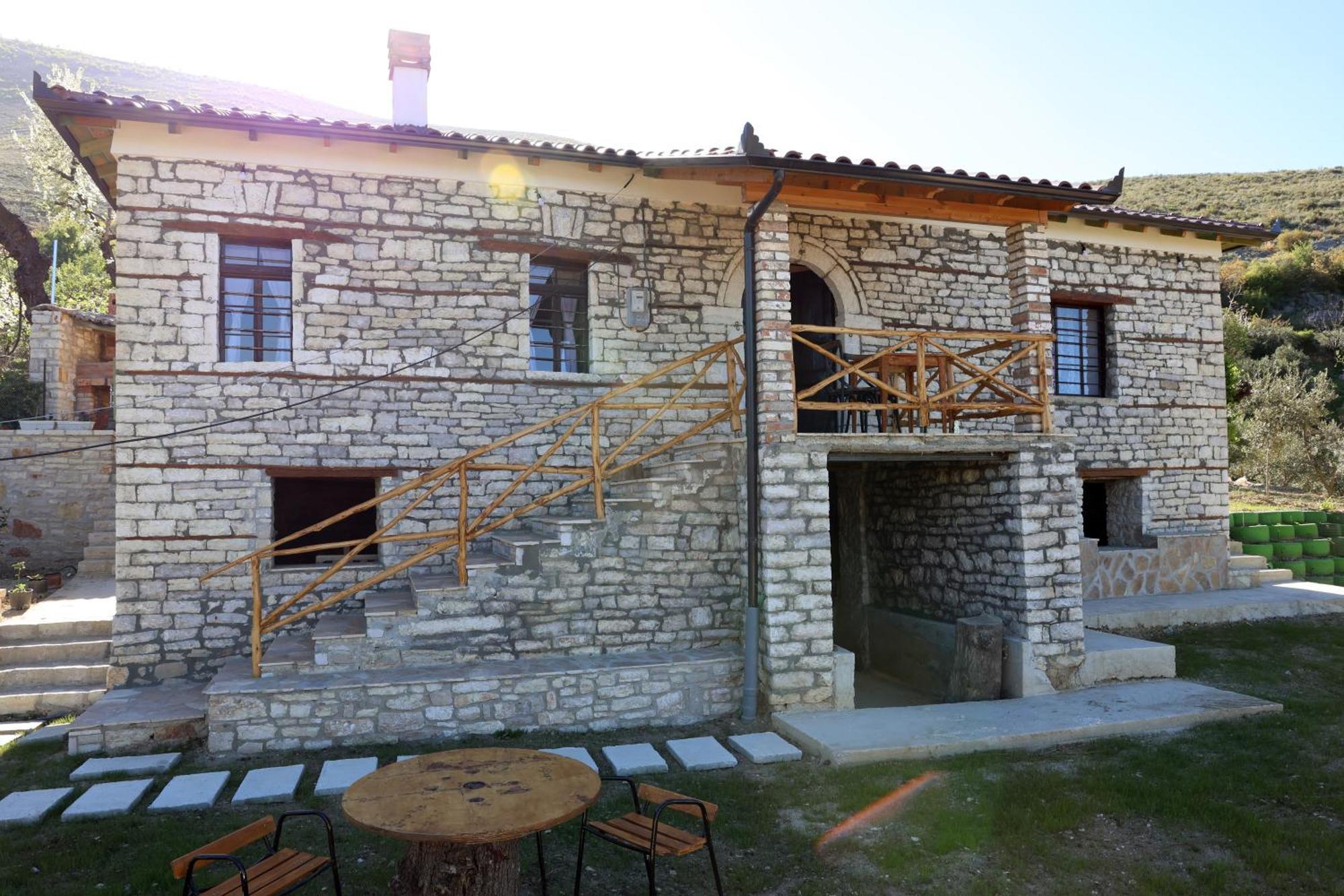 Villa Shpiragu Village Experience Берат Екстериор снимка