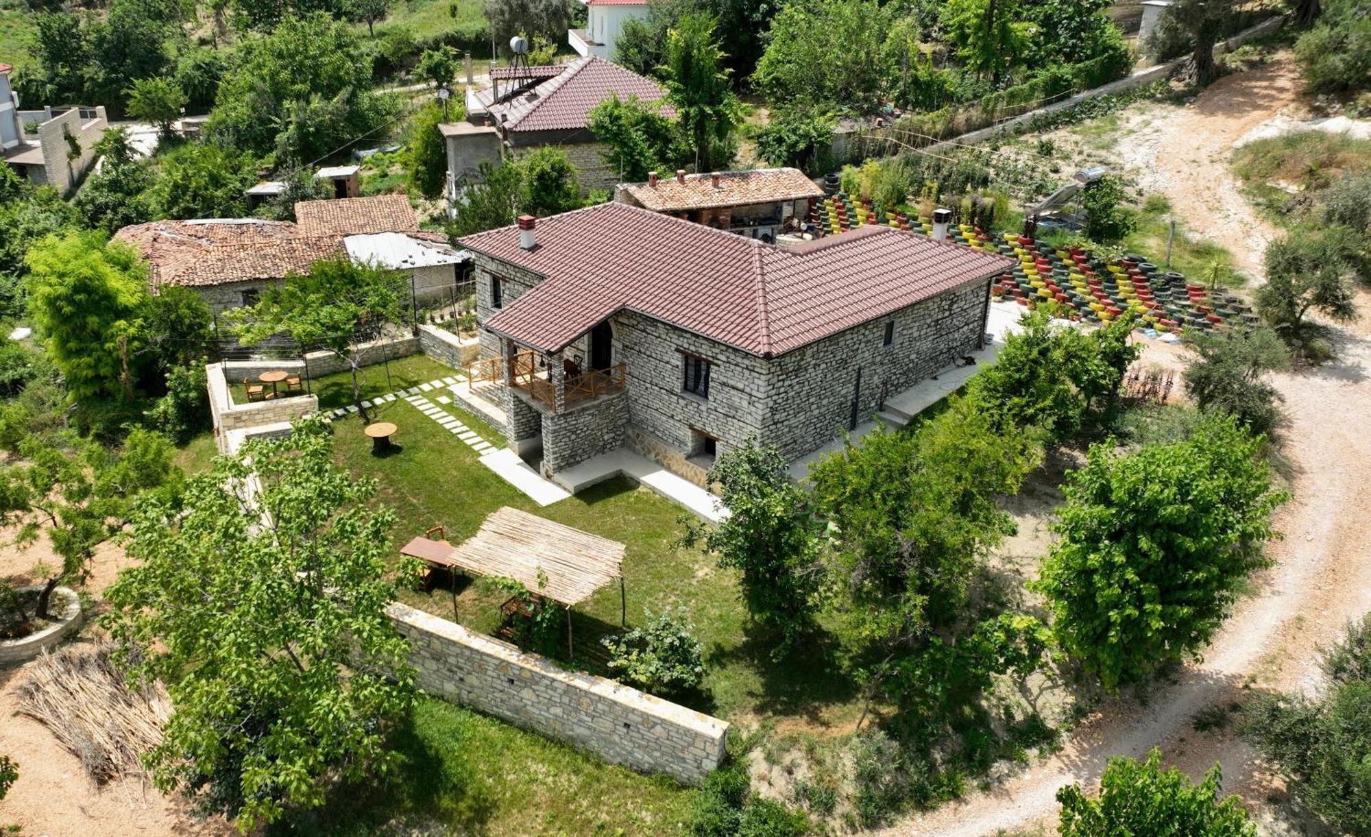 Villa Shpiragu Village Experience Берат Екстериор снимка